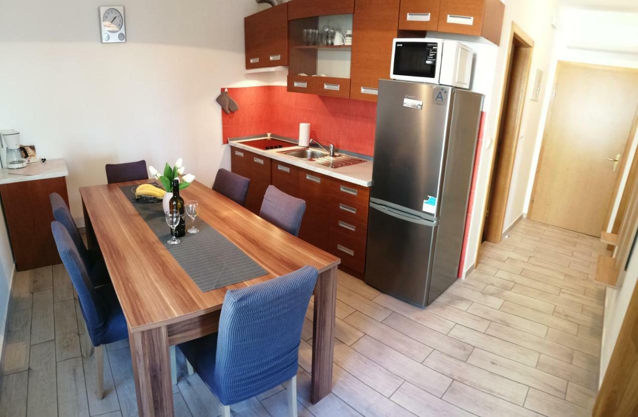 Apartmani Nada Klenovica Exterior foto